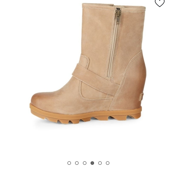 Sorel Joan Of Artic II Tan Winter Boots with Rugged Treaded Sole - Picture 2 of 9